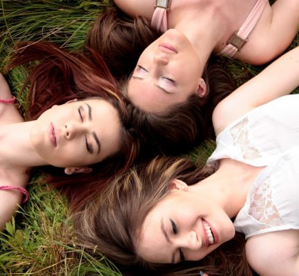 WDR 3: Sendung. Resonanzen: Die Emotionsforscherin Katrin Doeveling zum Tag der Freundschaft